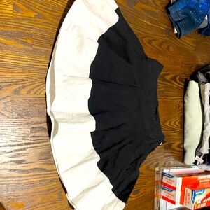 New girls size 7 skirt